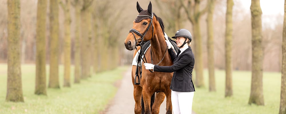 Persoon, Helm, Zoogdier, Paard, Paardrijden
